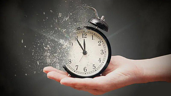 大模型备案准备材料太费时间，有什么服务公司能推荐帮我们快速赶上进度？